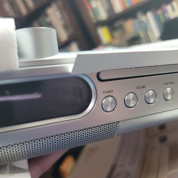 Gpx Capri Under Cabinet CD Player/Radio Mp3 Ready Space Saver AM /FM *New in Box - Picture 10 of 16